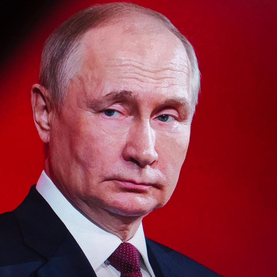 Журналисты узнали, какой российский регион Владимир Путин посетит следующим. По информации сибирских СМИ, следующим регионом России, куда может приехать глава государства, может стать Новосибирская область. При этом сроки визита первого лица пока неизвестны