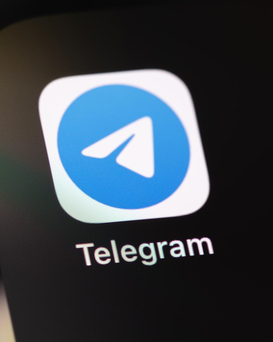 На Урале россиянин оказался в СИЗО из-за донатов внутренней валютой Telegram. Пользователь мессенджера из Нижнего Тагила был отправлен под стражу за отправку донатов "звёздами" – внутренней валютой платформы. Его обвиняют в спонсировании террористической организации
