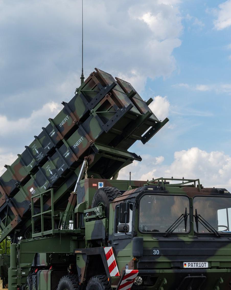 Владимир Зеленский анонсировал новую помощь Украине со стороны США. Украинский президент рассказал, что ему удалось договориться о регулярных поставках ракет к системам ПВО Patriot. В Вашингтоне эту информацию пока не комментировали