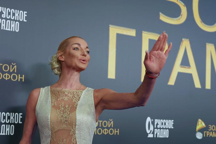 "Поступили по-скотски": Анастасию Волочкову не пустили на борт самолёта