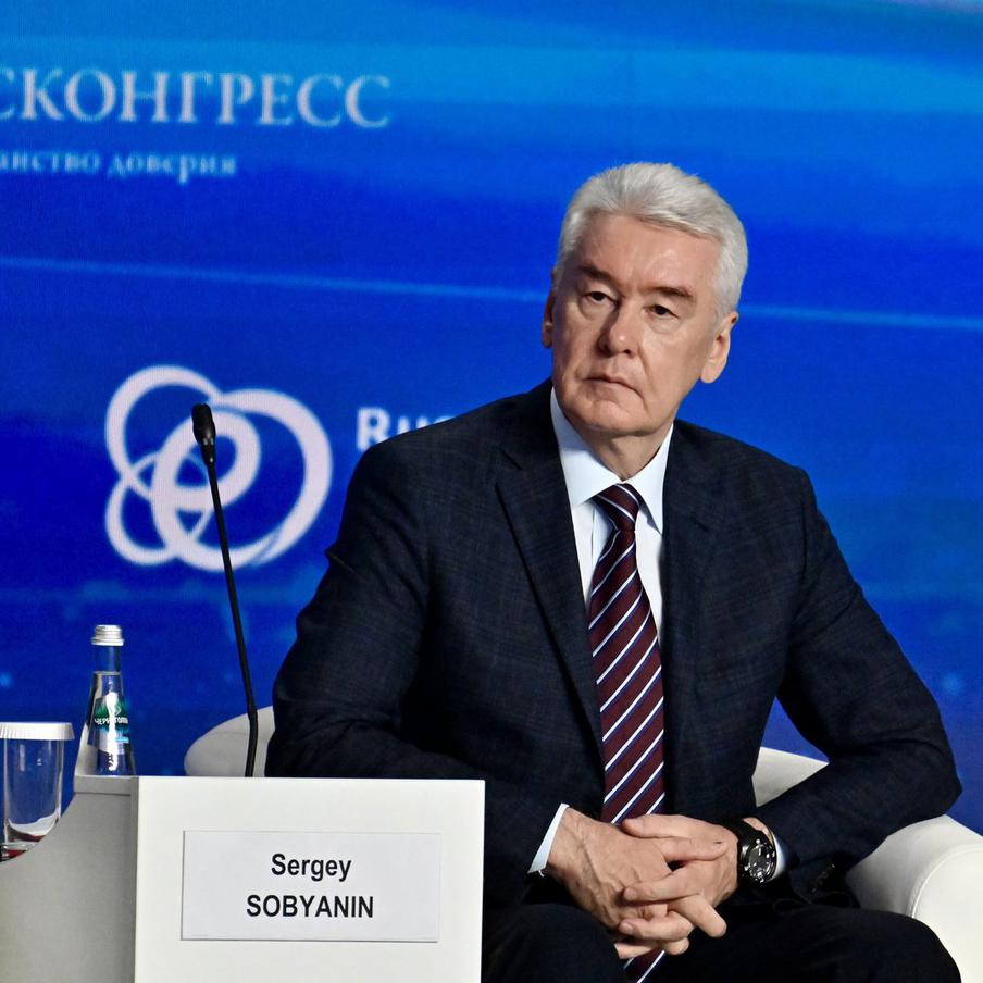 Собянин: шесть районных парков и скверов в Москве будет обновлено до конца года. В Москве до конца 2026 года запланированы работы по обновлению шести районных парков и скверов. Программа благоустройства и озеленения включает создание игровых и спортивных зон, зон отдыха с различными функциональными элементами, а также реконструкцию памятников