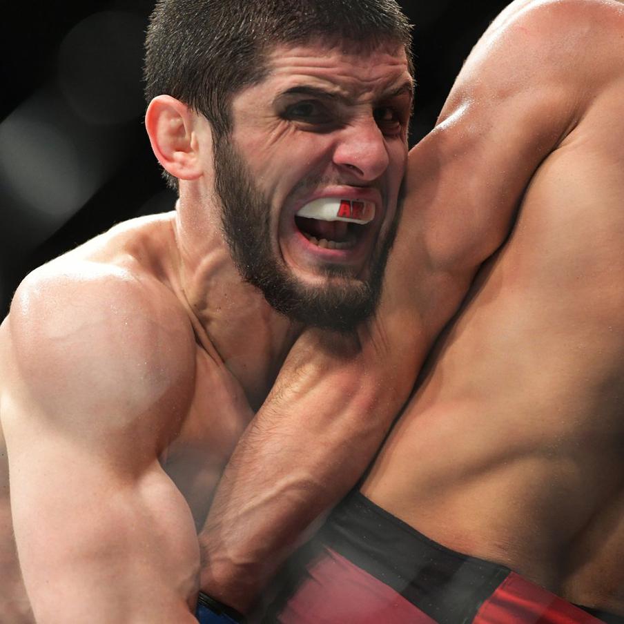 Боец Махачев мечтает завершить карьеру в Москве на турнире UFC. Российский боец Ислам Махачев, действующий чемпион Абсолютного бойцовского чемпионата (UFC) в полусреднем весе, поделился планами на завершение спортивной карьеры. Он заявил, что хотел бы поставить точку в своих выступлениях на турнире в Москве