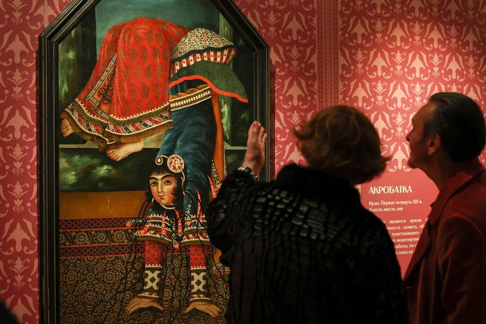 Максим Горький не мог оторвать глаз от иранских танцовщиц и акробаток