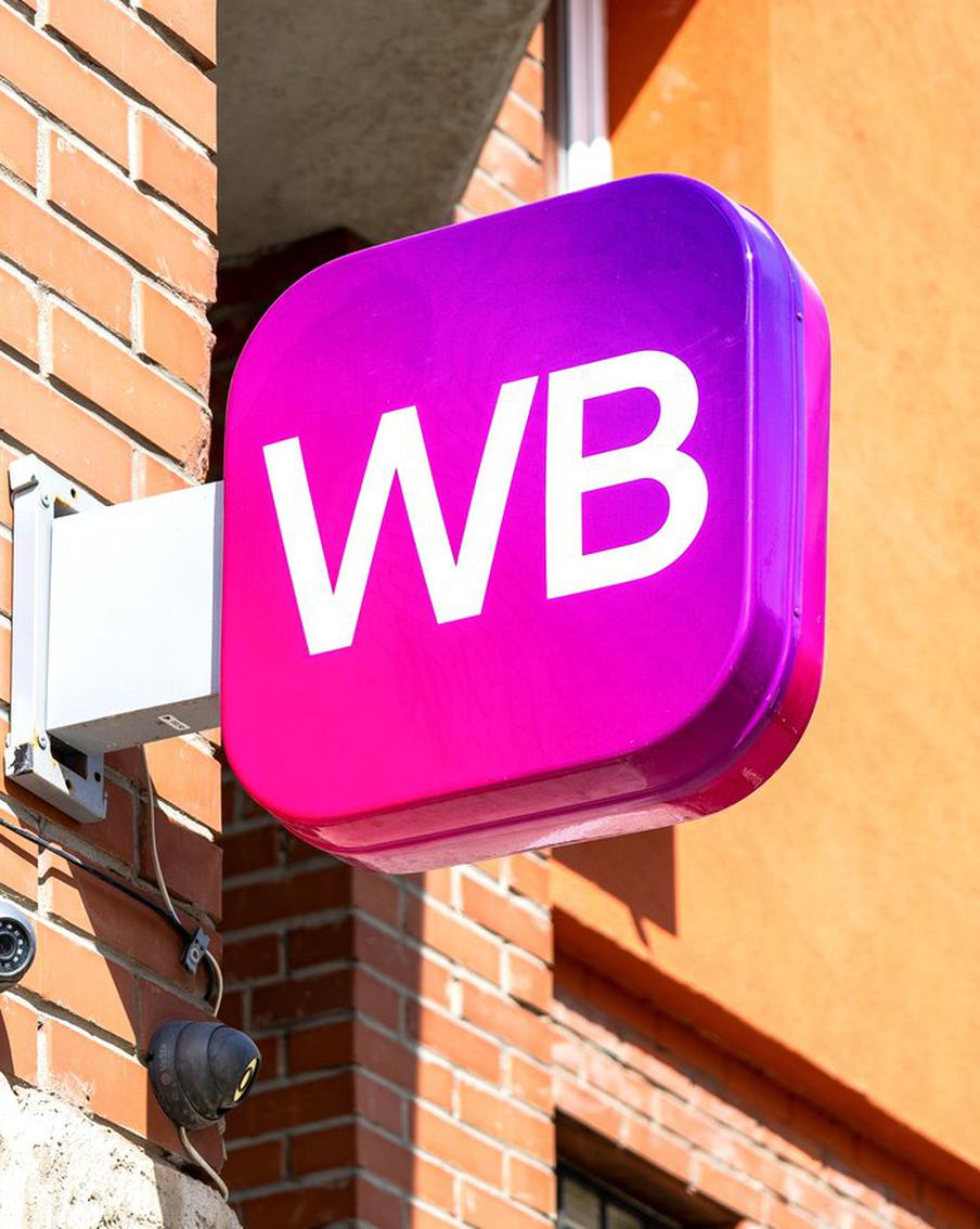Воробьёв: В Подмосковье произошло возгорание на складе Wildberries в Коледино. В результате массированной атаки беспилотников на Московский регион в индустриальном парке "Коледино" в городе Подольске возник пожар на складе Wildberries. Благодаря своевременной эвакуации, никто из сотрудников не пострадал, а логистические процессы были оперативно переведены на другие объекты