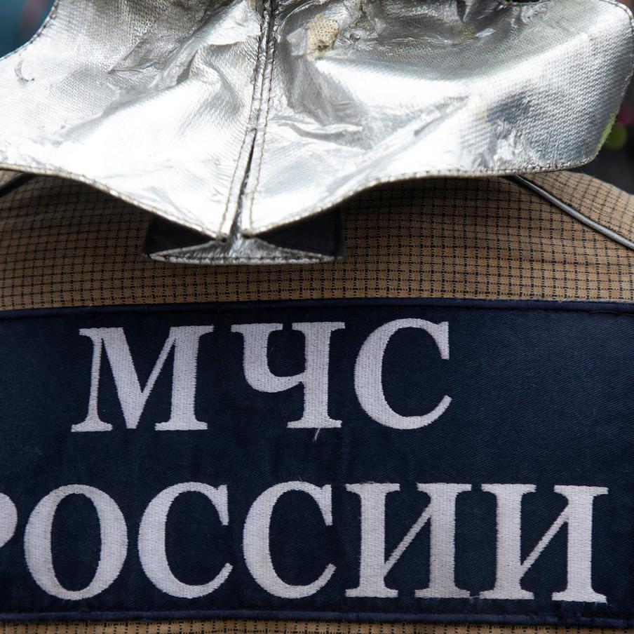 В Домодедово после атаки дрона обрушился склад на площади 56 тыс. кв. м. В результате атаки беспилотников на производственно-логистический комплекс "Северное Домодедово" произошёл пожар и обрушение склада площадью 56 тысяч квадратных метров. Пострадало 21 жилое здание: были повреждены фасады, кровли и автомобили