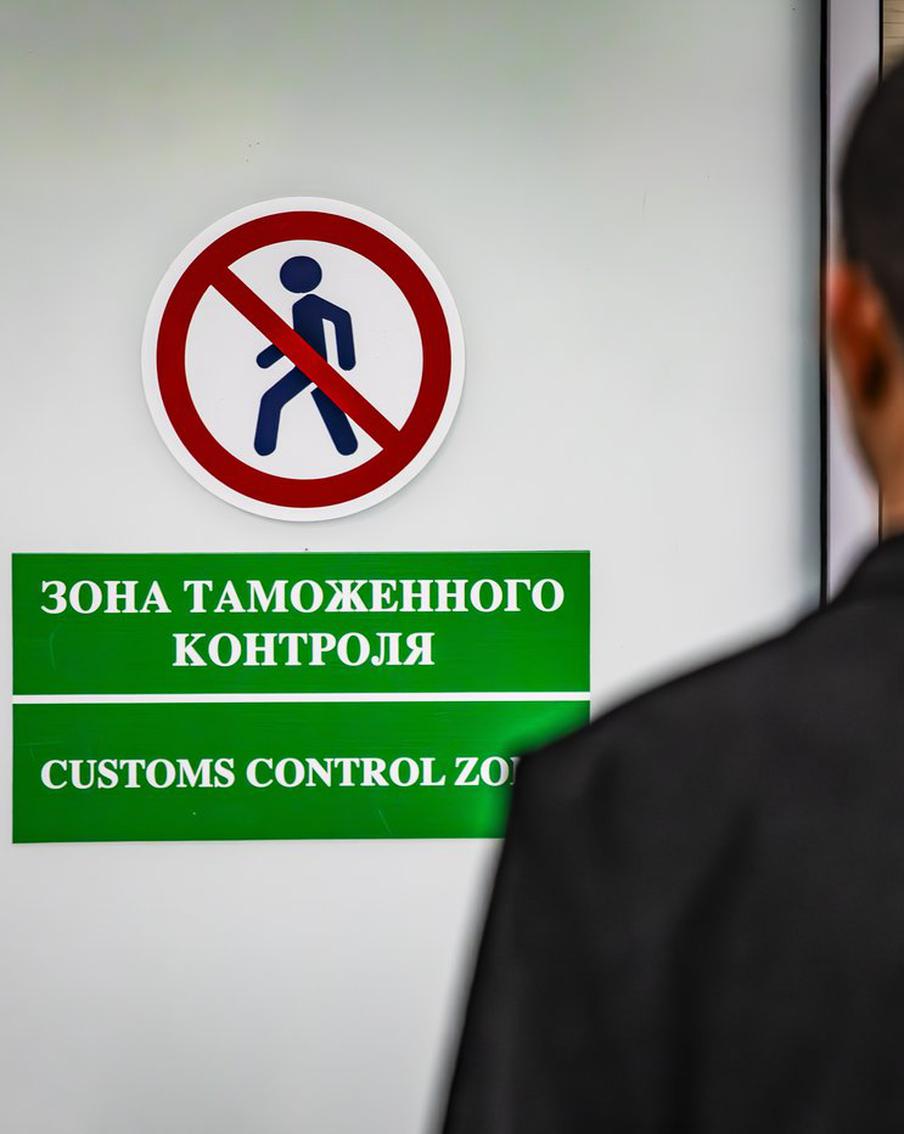В Домодедово пресекли контрабанду французских монет XIX–XX веков. Таможенники аэропорта Домодедово предотвратили попытку незаконного ввоза из Стамбула коллекции французских монет XIX–XX веков общей стоимостью 1,7 миллиона рублей. Культурные ценности были обнаружены в потайном отделении чемодана во время выборочного контроля. В отношении пассажира возбуждено административное дело за недекларирование товаров