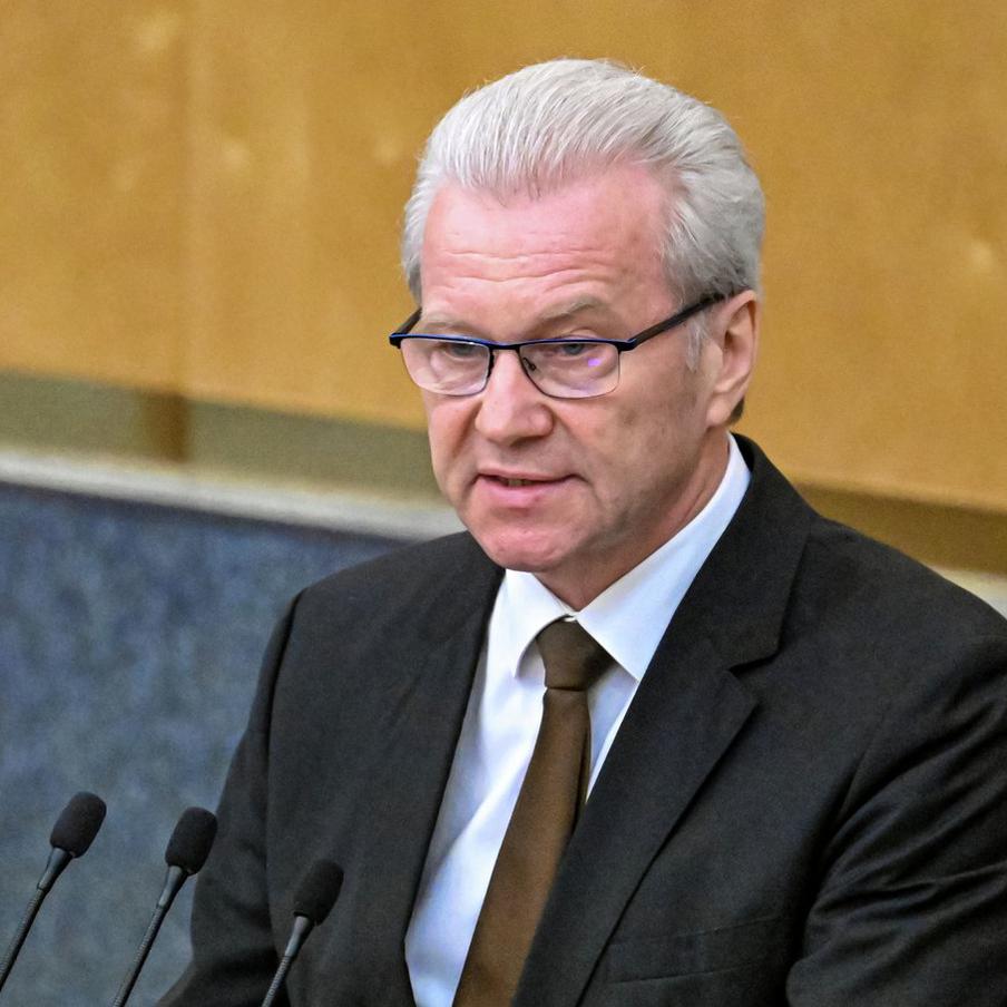 Минх допустил отказ от ежегодного послания президента парламенту. По словам полпреда главы государства в Госдуме, изменение политических реалий может потребовать пересмотра сложившихся способов взаимодействия президента с парламентом и другими институтами власти
