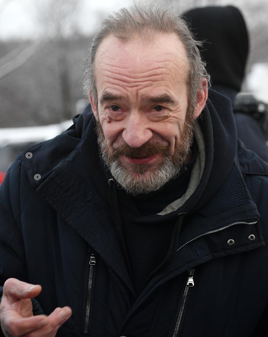 Звезда "Приключений Электроника" Владимир Торсуев попал в больницу. 60-летний актёр Владимир Торсуев был срочно доставлен в московскую клинику с диагнозом "спонтанная гематома". В настоящее время медики проводят тщательную диагностику, чтобы установить причины этого кровоизлияния, которое произошло без каких-либо видимых внешних повреждений