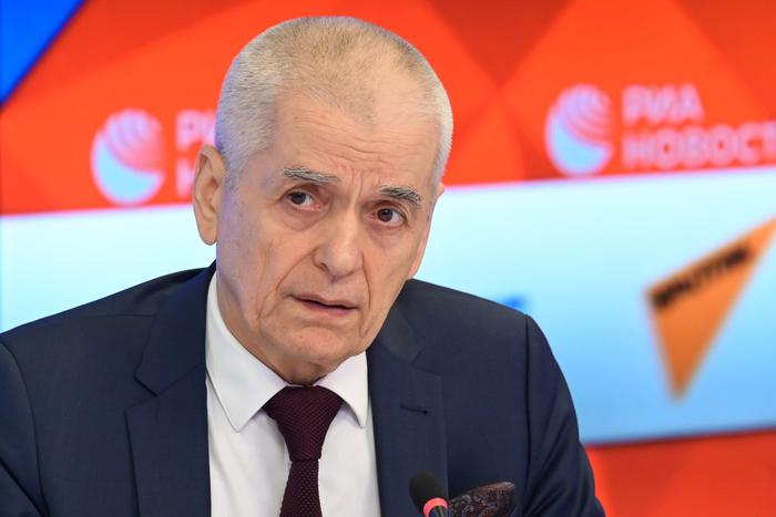 Онищенко объяснил риски резкого отказа от Единого госэкзамена