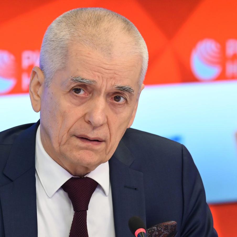 Онищенко предупредил о последствиях отказа от ЕГЭ. Академик РАН считает, что возвращение к прежней системе проверки знаний потребует времени и подготовки. По его словам, в школах уже почти не осталось педагогов с опытом проведения традиционных экзаменов