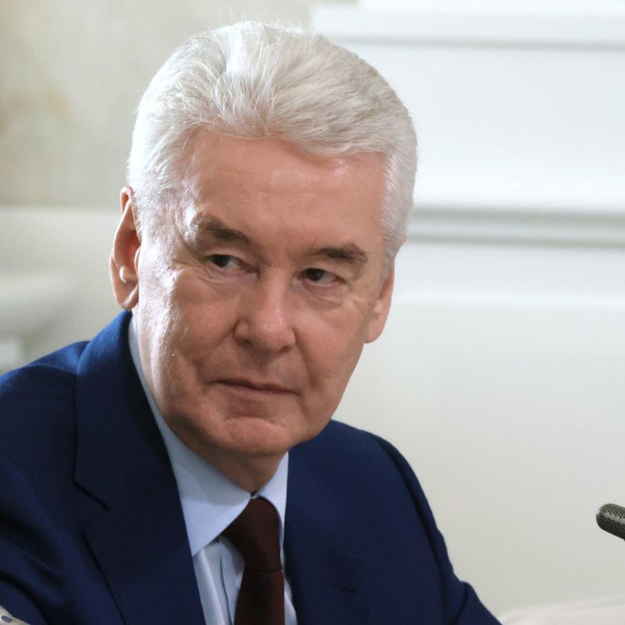 Собянин: с 20:30 к Московскому региону летело 250 вражеских беспилотников. Безупречное выполнение поставленной задачи дежурными силами противовоздушной обороны ВС России обеспечило своевременное обнаружение и уничтожение очередной группы БПЛА киевского режима. Дроны врага пытались совершить прорыв к Москве, однако были сбиты