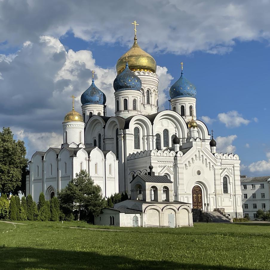 Православный календарь 20 августа рассказывает о святителе Митрофане Воронежском. В этот день верующие вспоминают обретение мощей епископа Воронежского Митрофана, который поддерживал Петра I при строительстве флота и после смерти был особо почитаем российским царём