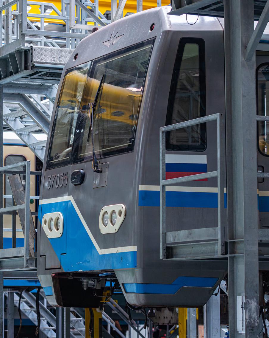 В Москве начали заводской ремонт поездов метро серии "Ока" в "Братеево"