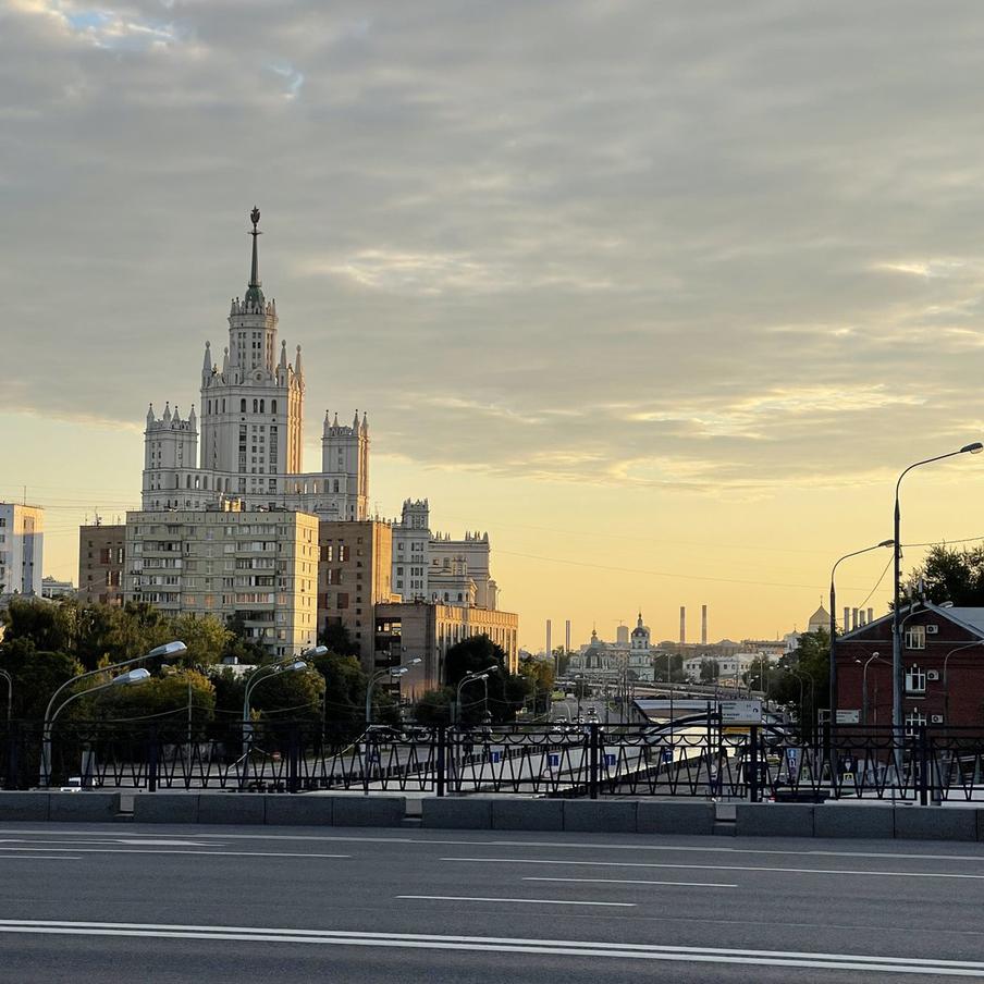 Москвичам пообещали сухую погоду перед вечерним дождём 20 августа. В столице воздух прогреется до 23 градусов, а атмосферное давление немного снизится. Осадки ожидаются ближе к вечеру после приближения атмосферного фронта