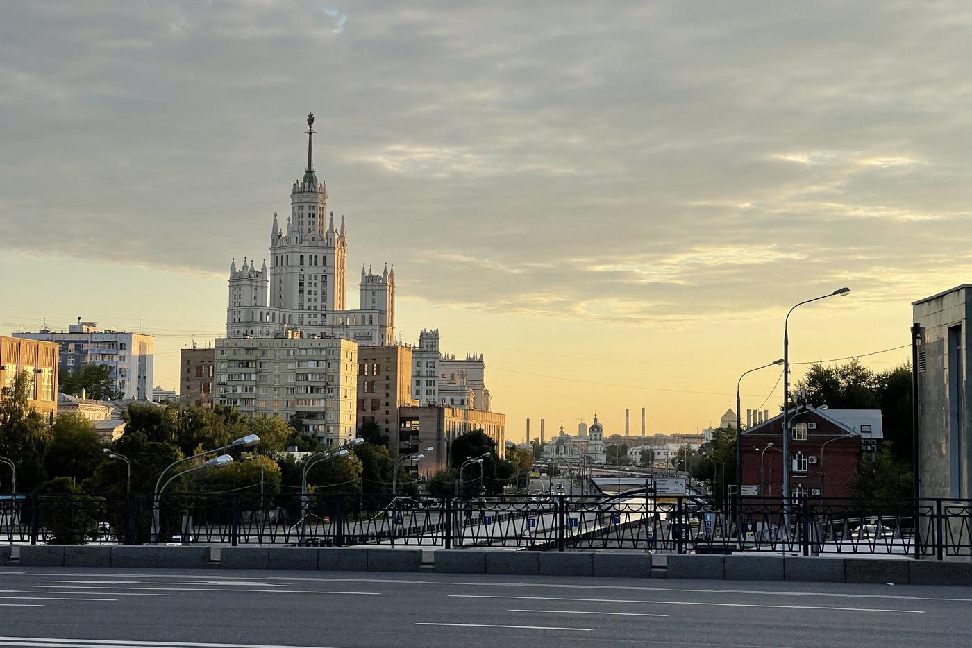 Москвичам пообещали сухую погоду перед вечерним дождём 20 августа