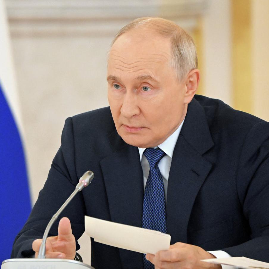 Путин: Россия – единственная страна в мире, у которой есть компетенции по всей цепочке ядерной энергетики. Об этом Владимир Путин заявил во время совещания по вопросам развития атомной энергетики. Ключевой доклад на мероприятии представляет генеральный директор госкорпорации "Росатом" Алексей Лихачёв