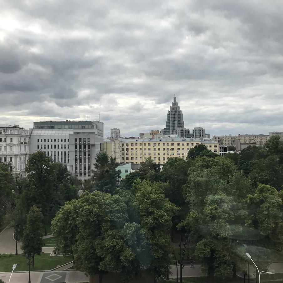 Синоптик рассказала жителям столицы о погоде в пятницу, 21 августа. В столичном регионе сохранится комфортная летняя погода. Днём ожидается юго-западный ветер, а температура воздуха в городе поднимется до 25 градусов