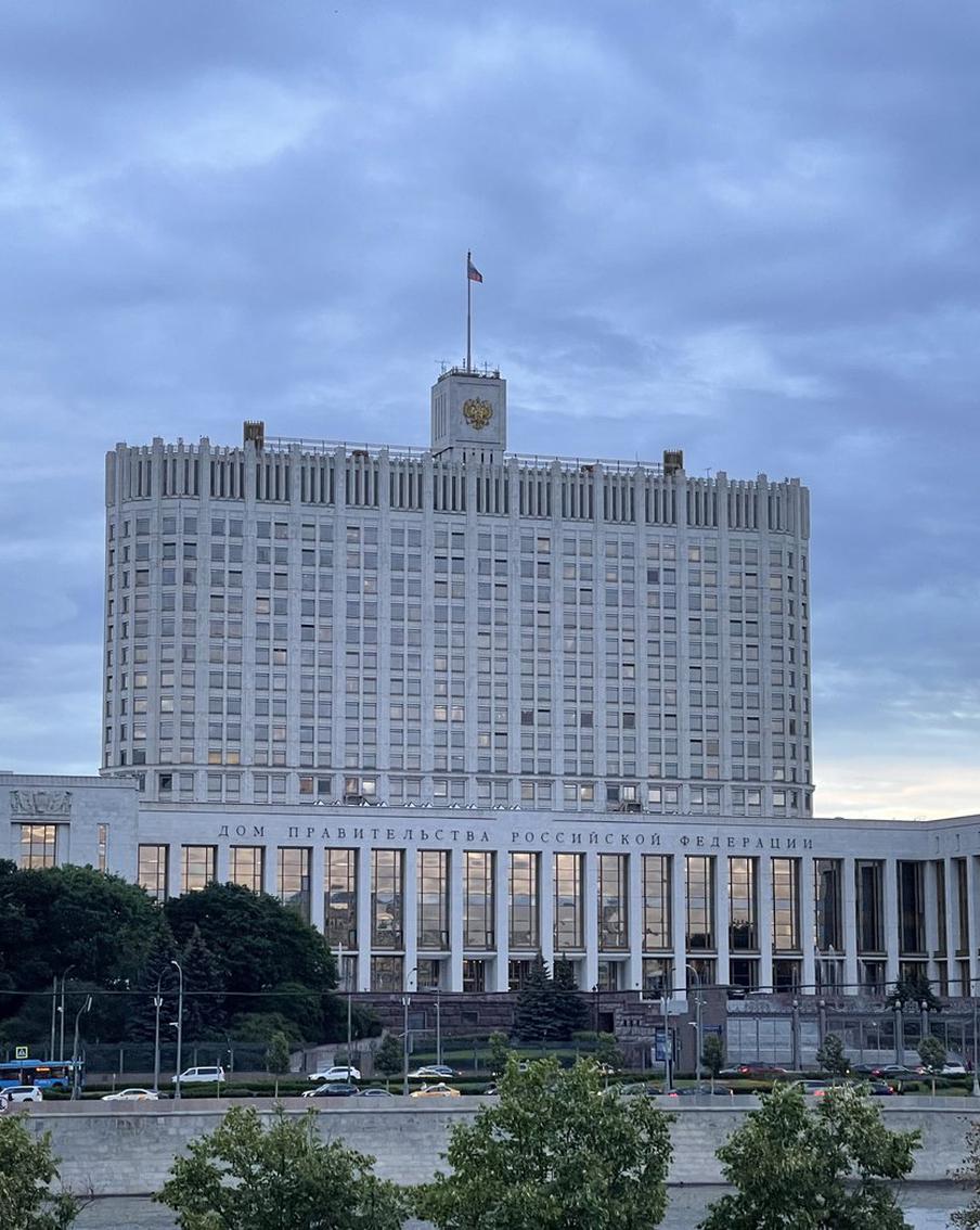 В Москве на следующей неделе начнётся постепенное похолодание. После тёплых выходных в столицу придёт более прохладная воздушная масса, а дневная температура в понедельник опустится до 19–22 градусов