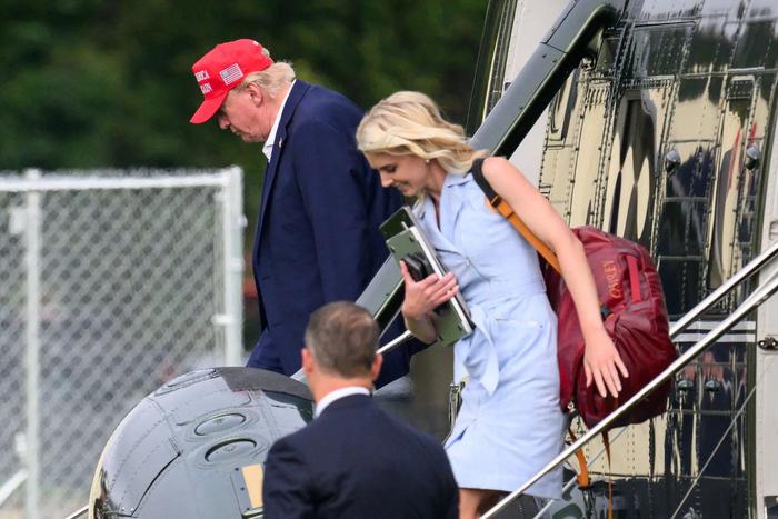 СМИ: помощница Трампа Натали Харп писала ему "интимные" письма и боялась его потерять