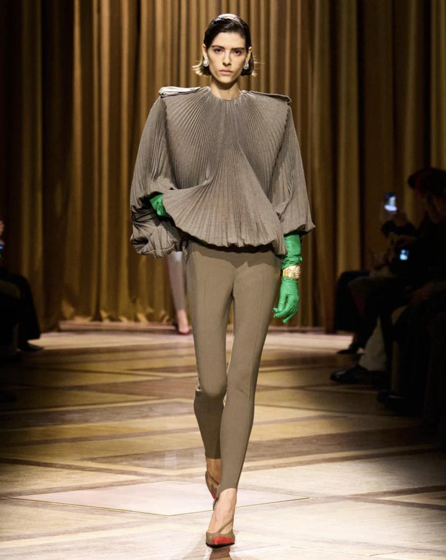 Модель на показе Mugler.