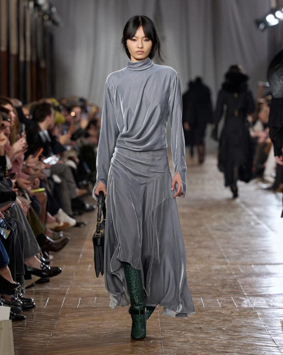 Модель на показе Lanvin.
