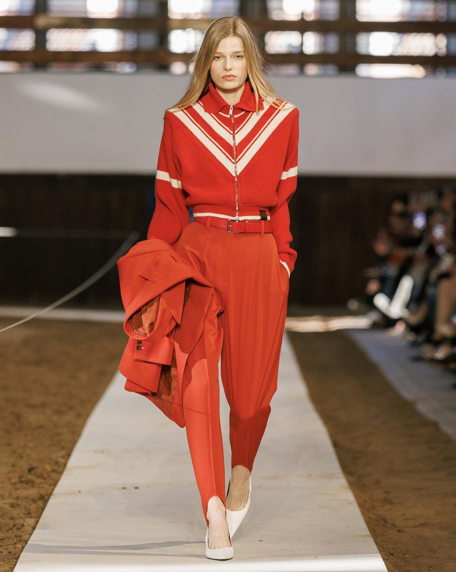 Модель на показе Stella McCartney.