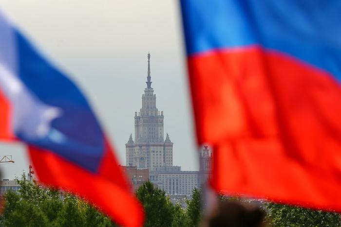 Сергей Собянин поздравил москвичей с Днем флага России