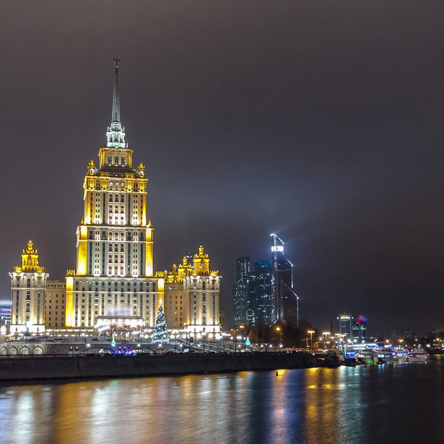 Над столичным регионом заметили странные огни. В Московской области была замечена цепочка неизвестных огней, наблюдавшихся в Пушкинском районе. Очевидцы предполагают, что эти объекты могут быть спутниками системы Starlink, разработанной компанией SpaceX
