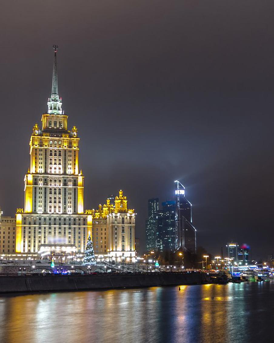 Над столичным регионом заметили странные огни. В Московской области была замечена цепочка неизвестных огней, наблюдавшихся в Пушкинском районе. Очевидцы предполагают, что эти объекты могут быть спутниками системы Starlink, разработанной компанией SpaceX
