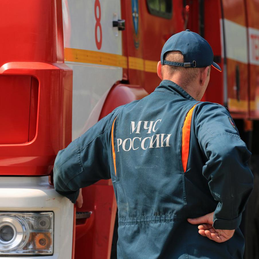 МЧС потушило возгорание в Первой городской больнице имени Пирогова. Пожарные успешно локализовали и потушили пожар второй категории сложности в подвале психиатрического отделения больницы имени Пирогова (Первая городская больница) на Ленинском проспекте в Москве. Более 60 пациентов, в том числе 14 из отделения интенсивной терапии, были эвакуированы в другие корпуса больницы