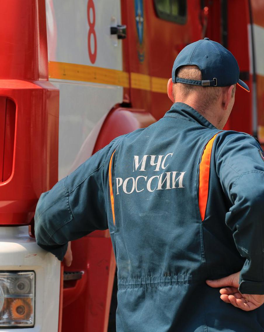 МЧС потушило возгорание в Первой городской больнице имени Пирогова. Пожарные успешно локализовали и потушили пожар второй категории сложности в подвале психиатрического отделения больницы имени Пирогова (Первая городская больница) на Ленинском проспекте в Москве. Более 60 пациентов, в том числе 14 из отделения интенсивной терапии, были эвакуированы в другие корпуса больницы