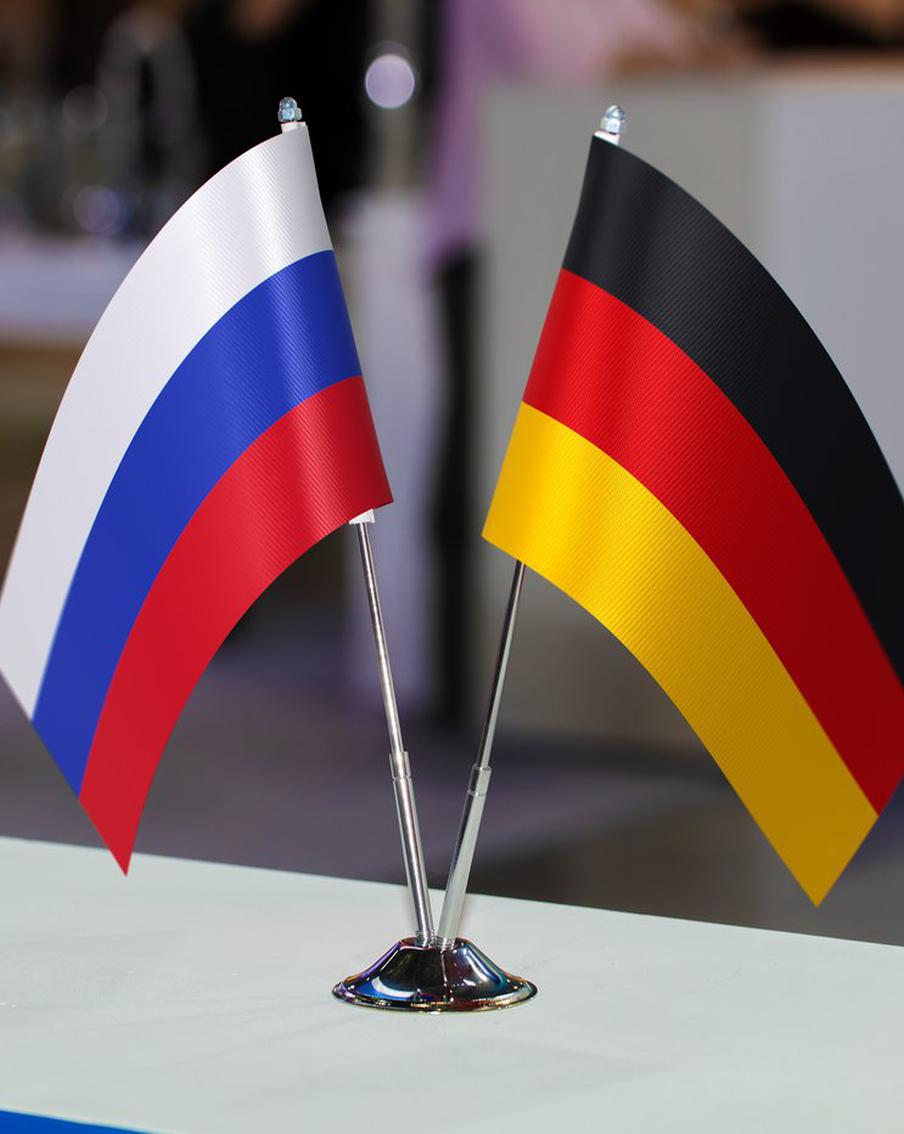 Немецкий журналист назвал удар РФ под Борисполем "оскорблением Германии". Корреспондент немецкого телеканала Welt Кристоф Ваннер считает, что удар российских ракет "Искандер-М" по объектам ВСУ в районе Борисполя стал оскорблением Германии, так как атака произошла во время визита главы МИД ФРГ Йоханна Вадефуля в Киев