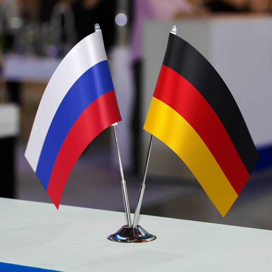 Немецкий журналист назвал удар РФ под Борисполем "оскорблением Германии". Корреспондент немецкого телеканала Welt Кристоф Ваннер считает, что удар российских ракет "Искандер-М" по объектам ВСУ в районе Борисполя стал оскорблением Германии, так как атака произошла во время визита главы МИД ФРГ Йоханна Вадефуля в Киев