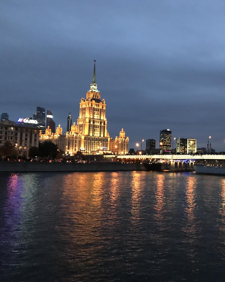 Москва готовится к самой холодной ночи недели. В ночь на четверг температура в столице может опуститься до плюс девяти градусов, а в Подмосковье местами будет ещё прохладнее. Фактические значения могут оказаться ниже прогноза