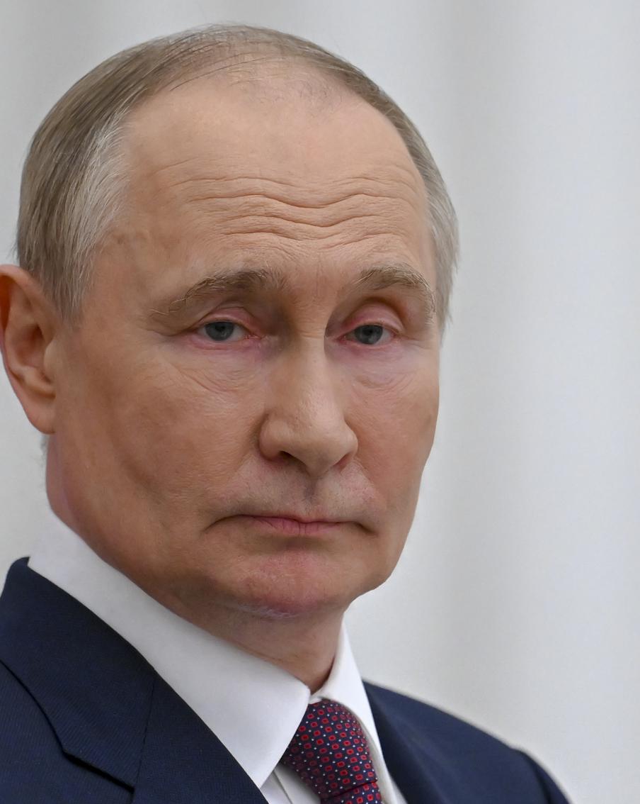 Владимир Путин подтвердил готовность укреплять связи России и Сирии. В телефонном разговоре с Ахмедом аш-Шараа российский лидер также подтвердил поддержку суверенитета и территориальной целостности арабской республики