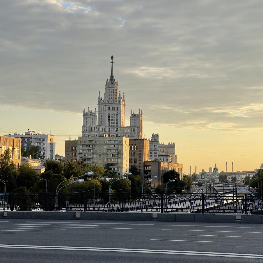 Москва окажется под влиянием антициклона в четверг. В столичном регионе ожидается переменная облачность без дождей, а атмосферное давление заметно превысит климатическую норму. Днём воздух прогреется до 19 градусов