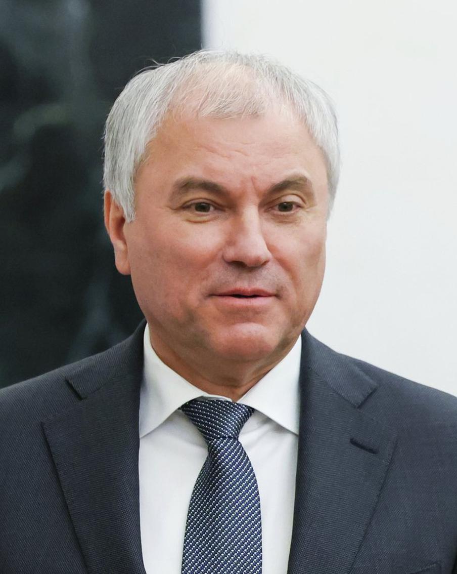 Володин рассказал, какие законы начнут действовать в России с наступлением осени. Иностранцам, которые планируют находиться в стране больше трёх месяцев, сократят срок для обязательного медосвидетельствования. В населённых пунктах без аптек появятся передвижные пункты с препаратами