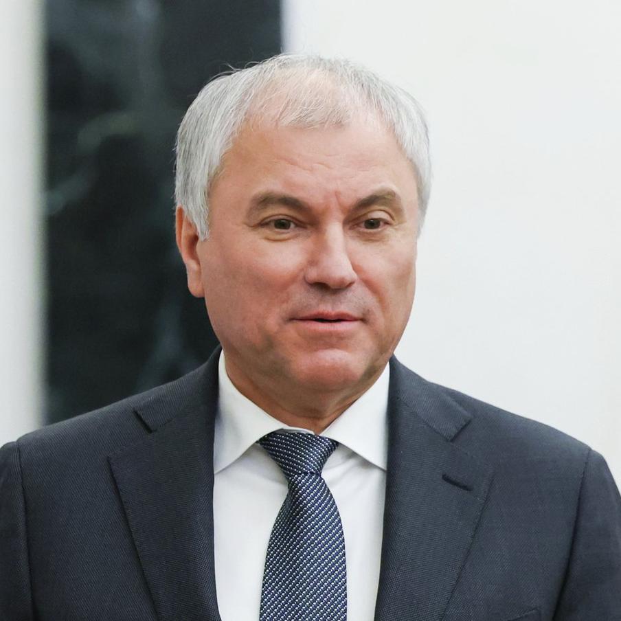 Володин рассказал, какие законы начнут действовать в России с наступлением осени. Иностранцам, которые планируют находиться в стране больше трёх месяцев, сократят срок для обязательного медосвидетельствования. В населённых пунктах без аптек появятся передвижные пункты с препаратами