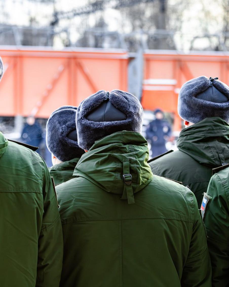 Военкоматы смогут запрашивать данные о доходах и здоровье россиян. Минобороны подготовило проект приказа, который расширит перечень сведений, доступных военным комиссариатам. Запросы смогут касаться также членов семьи военнообязанных