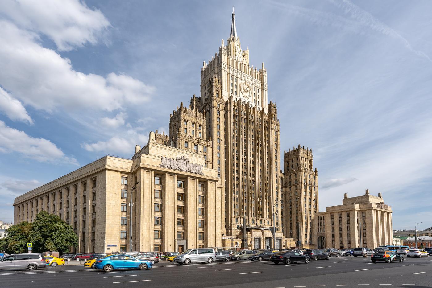 МИД расценил как пиратство действия Парижа, который задерживает якобы теневой флот России