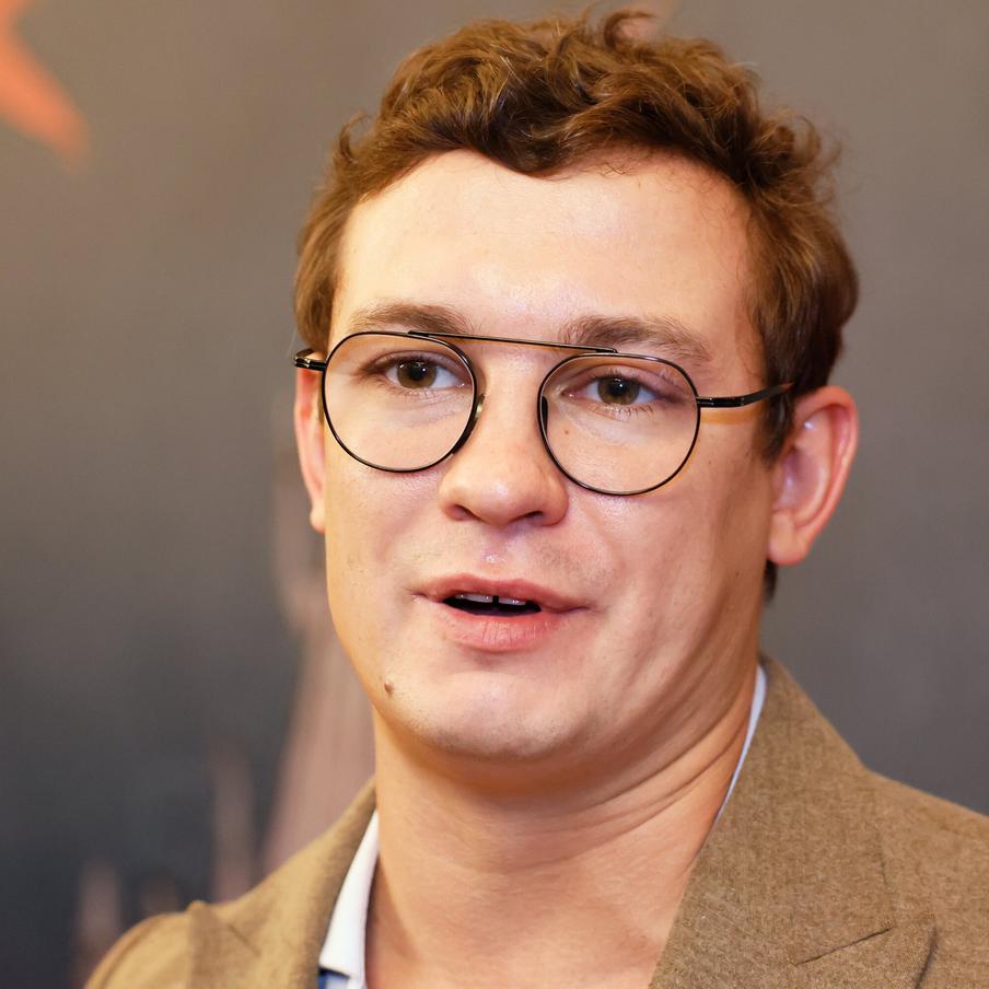 Никита Кологривый стал актёром МХАТ имени Горького. Художественный руководитель театра Сергей Безруков сообщил, что пригласил артиста в труппу и получил его согласие на работу