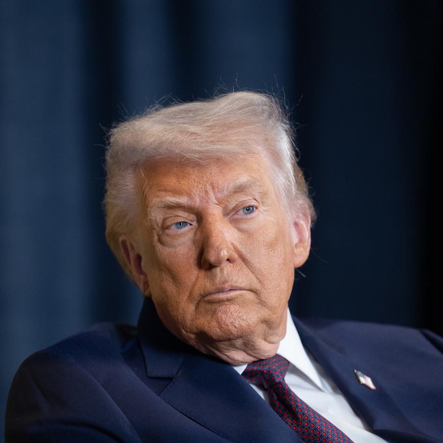 Решение Трампа по лесам США может ускорить исчезновение 400 видов. Отмена правила, действовавшего более 20 лет, открывает свыше 45 млн акров национальных лесов для строительства дорог, бурения и вырубки. Под угрозой могут оказаться редкие животные и растения