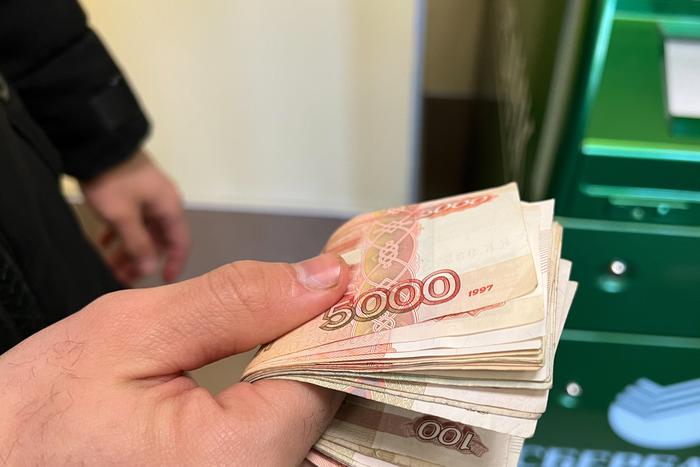 Как вложить 100 тысяч рублей до Нового года, чтобы накопить на праздники