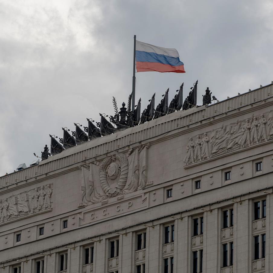 Минобороны России отчиталось о групповом ударе по логистическим центрам ВСУ. В ходе прошедшей ночи российскими военными были поражены связанные со схемами снабжения украинских военных логистические центры и морские порты