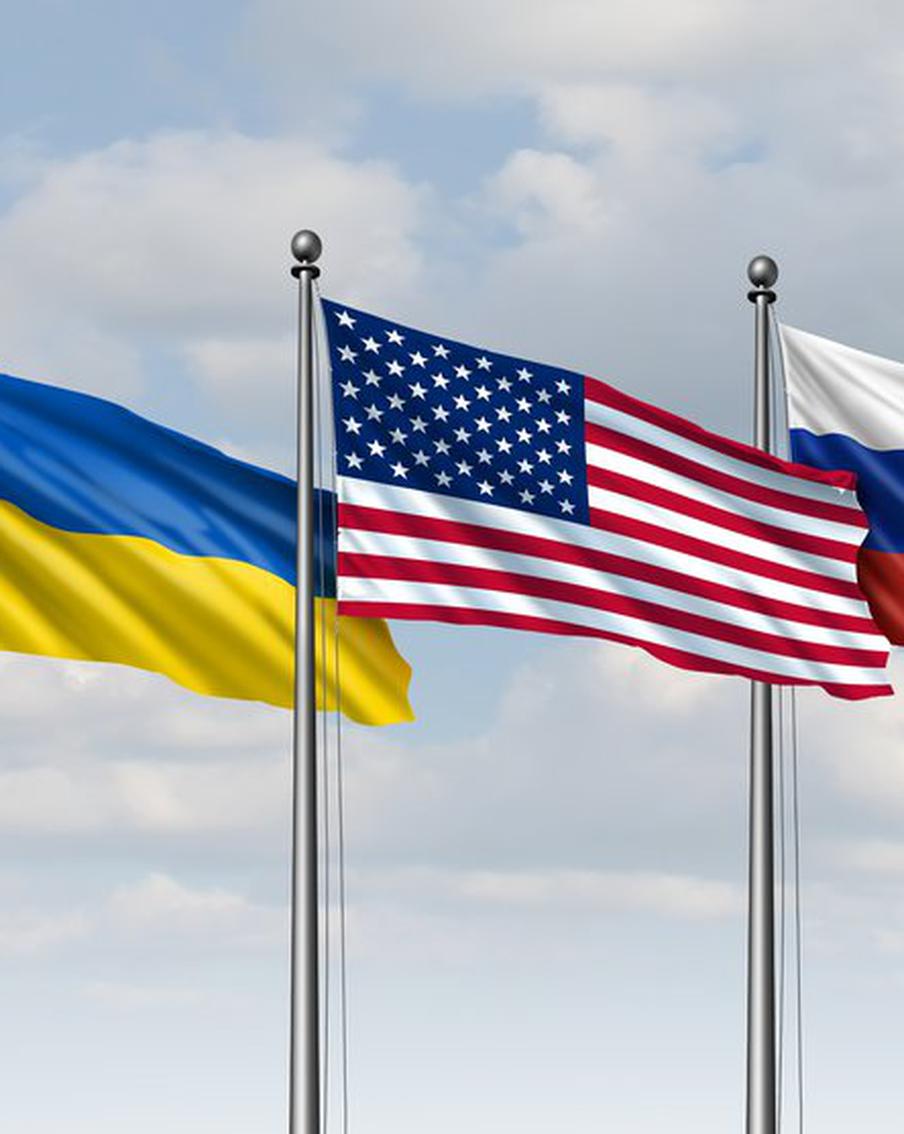 Axios: глава ЦРУ предложил провести встречу президентов США, России и Украины. Директор ЦРУ Джон Рэтклифф во время визита в Москву предложил провести трёхсторонний саммит лидеров США, России и Украины для урегулирования конфликта на Украине. Американская сторона уведомила Владимира Зеленского о данных переговорах и возможности возобновления мирного диалога