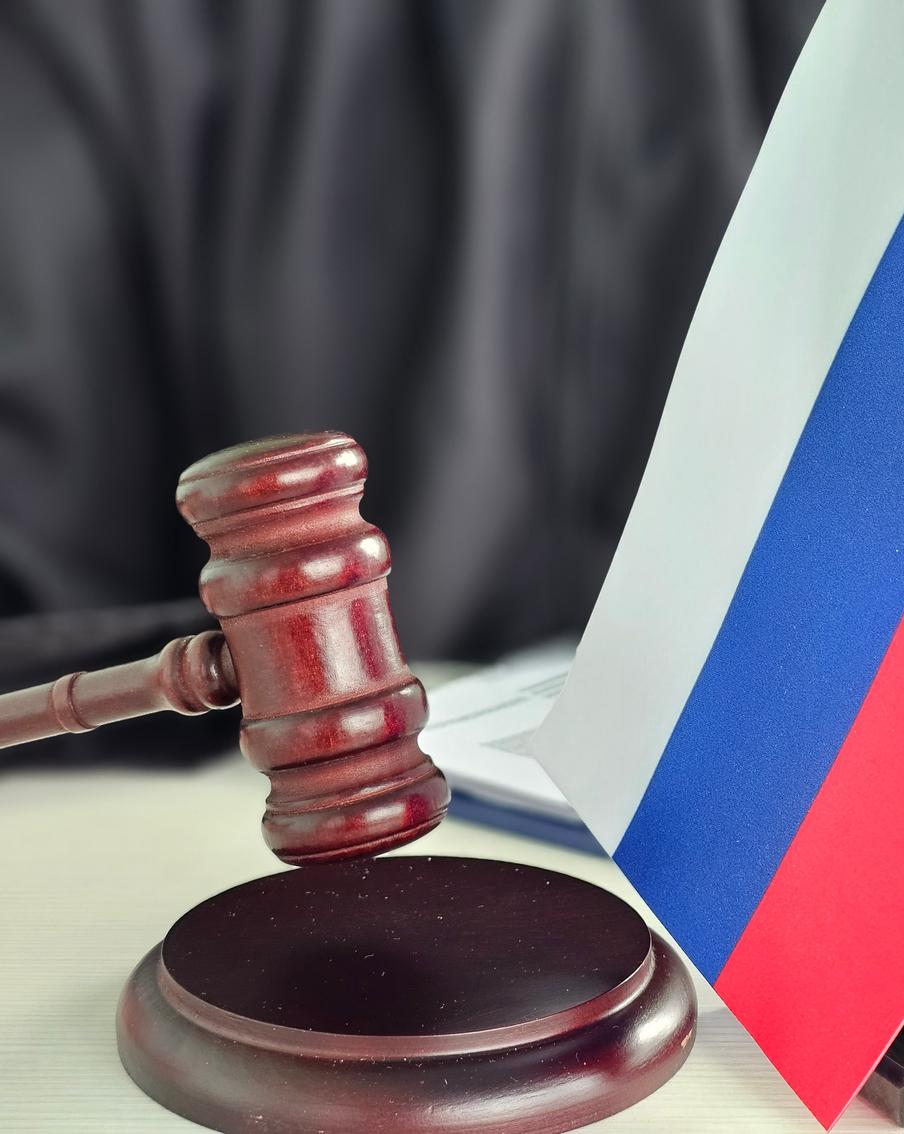 Обвиняемая в убийстве подростка девушка арестована судом в Подмосковье. Одна из задержанных в рамках расследования убийства несовершеннолетнего в подмосковном селе Кабаново была отправлена судом за решётку. Под стражей ей предстоит пробыть до конца октября