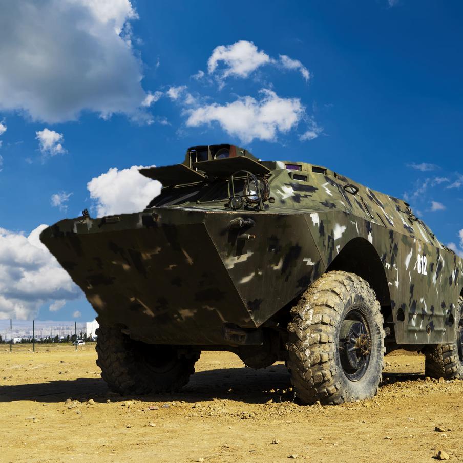 Р️оссийские военные впервые уничтожили бронемашину из Канады в зоне СВО. В ходе боевых действий участники спецоперации на Украине смогли впервые уничтожить бронемашину канадского производства Titan-S