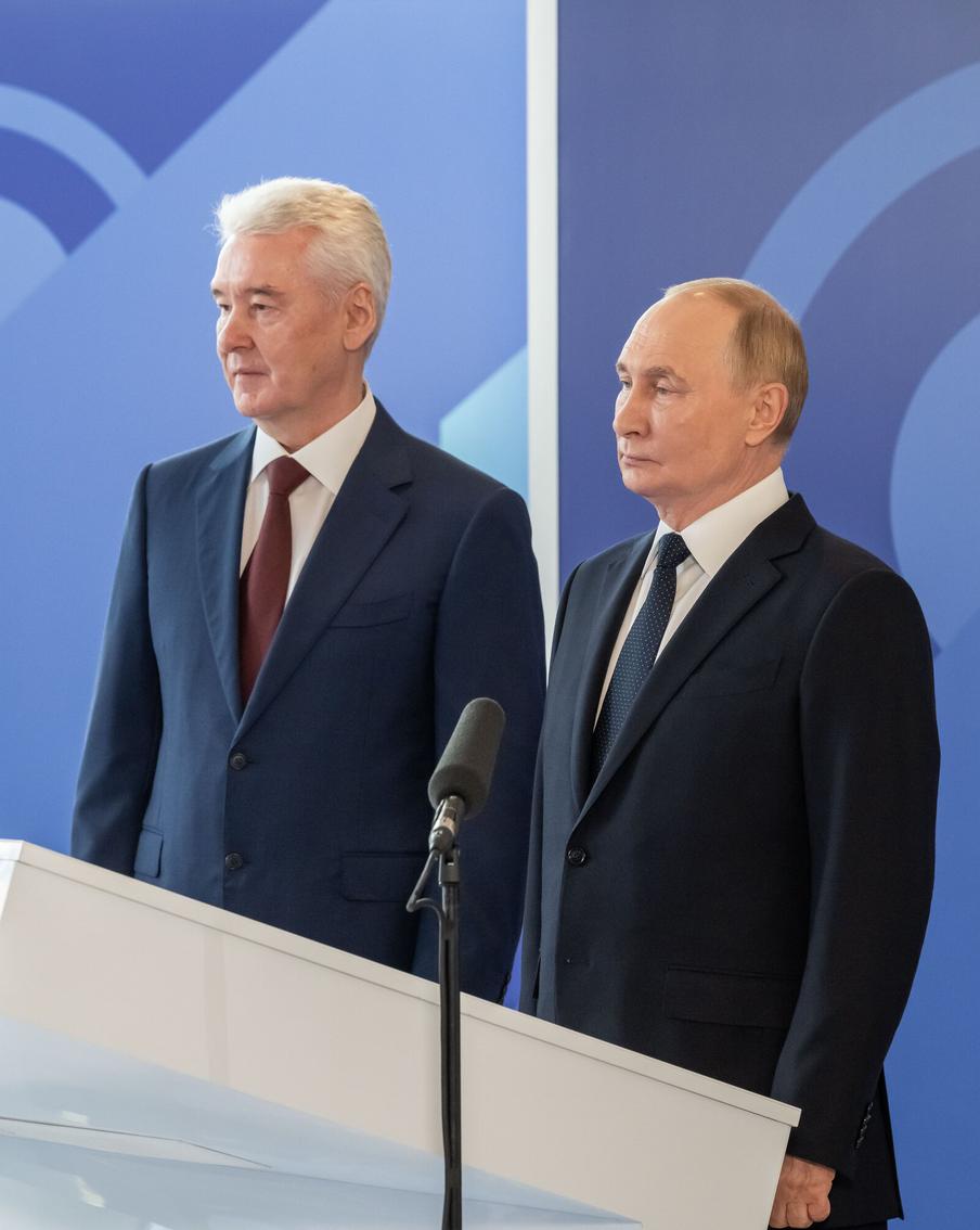 Президент России выразил мэру Москвы благодарность за развитие системы школьного образования в столице