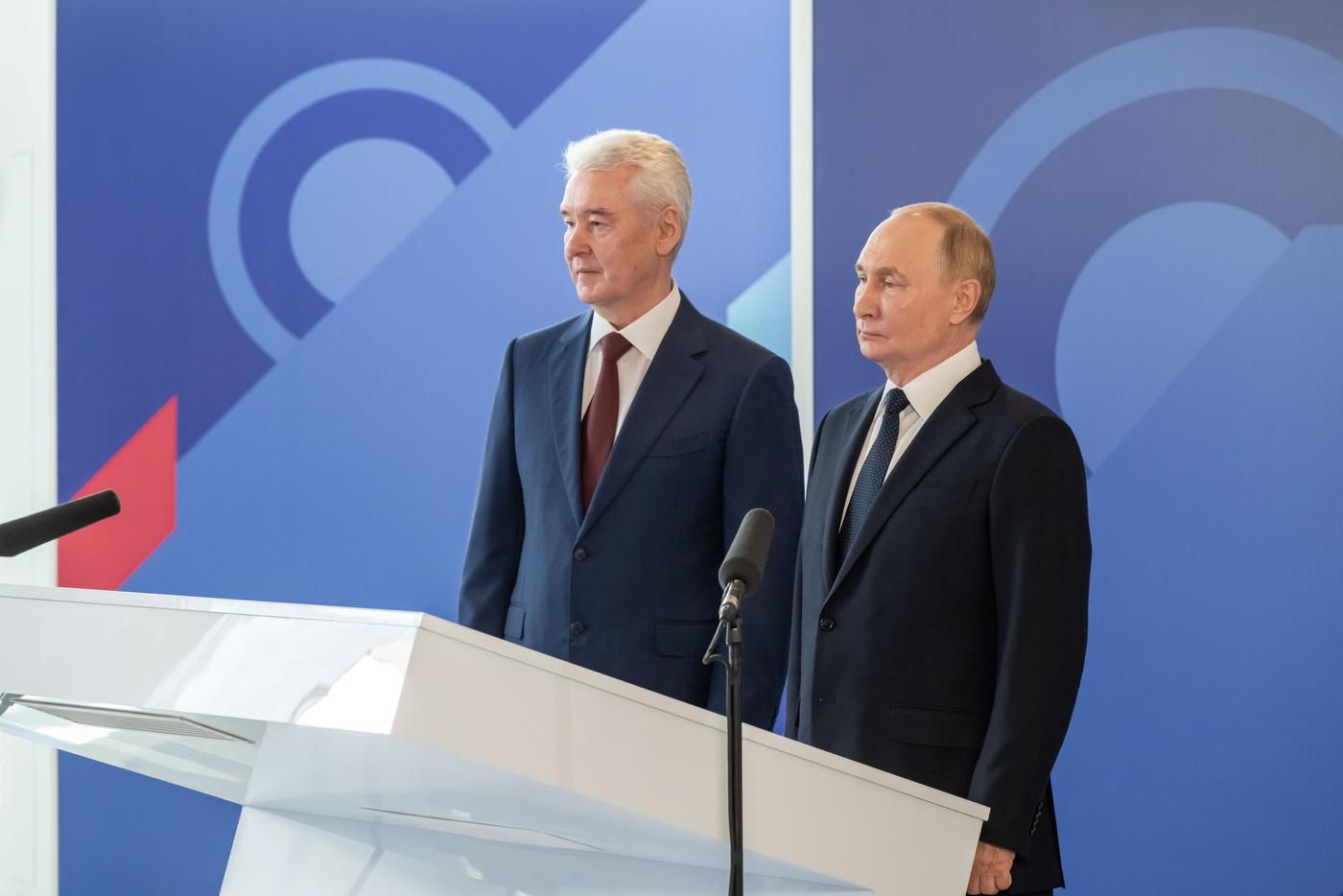 Президент России выразил мэру Москвы благодарность за развитие системы школьного образования в столице