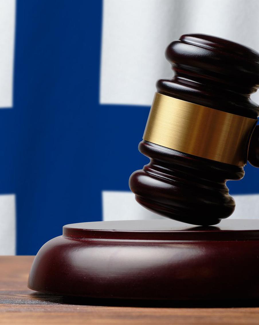 Финский суд сменил пожизненный приговор россиянину Тордену на 12,5 года тюрьмы. Финский апелляционный суд смягчил приговор Воиславу Тордену (Яну Петровскому), который был приговорён к пожизненному заключению по обвинению в военных преступлениях, совершённых в Донбассе в 2014 году. Ранее Окружной суд Хельсинки признал его виновным в действиях, которые он совершал во время службы в подразделении "Русич"